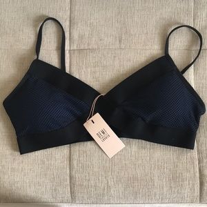 Demi Lovato Sporta Bra - Romina